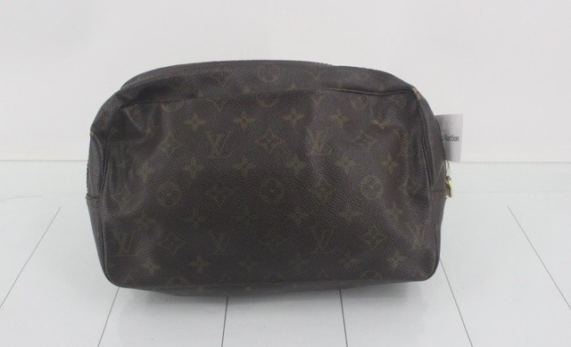 Louis Vuitton Monogram Toiletry Pouch 28 M47522