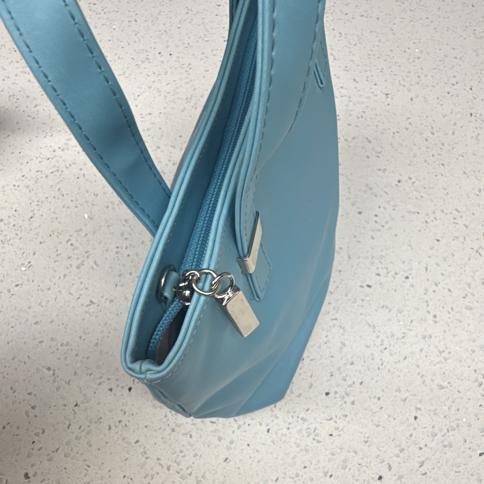 Amanda Smith Blue Solid Tote Bag Double Handles Zip Top Lined Inner Pockets
