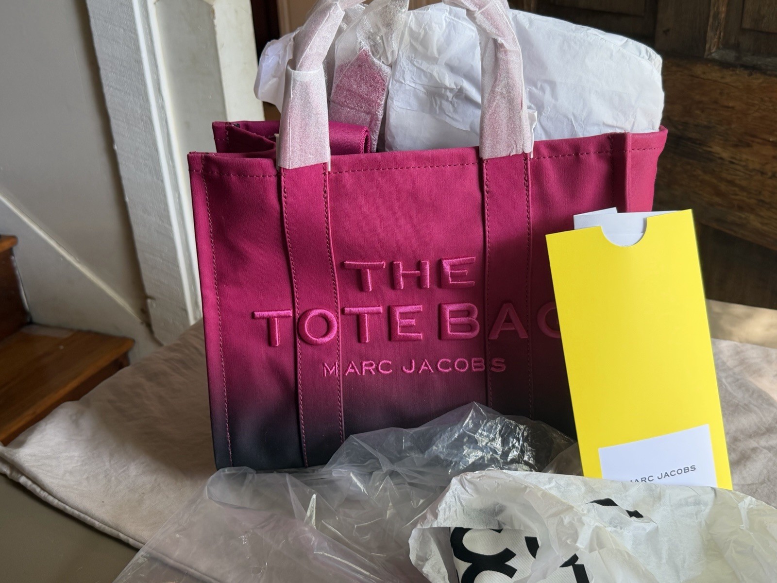 Marc Jacobs Medium Tote Bag Ombre Black Hot Pink NWT 2P4HTT050H03-014