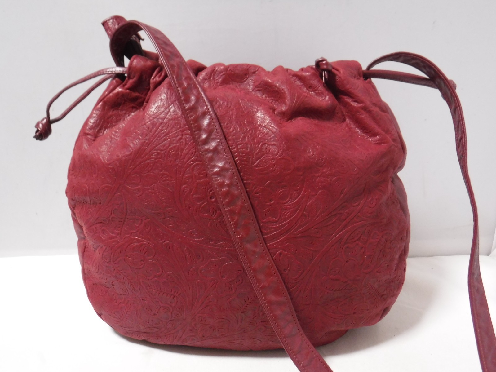 GA2 VTG Margolin Buttery Supple Leather Red Embossed Hobo Drawstring Bag Purse
