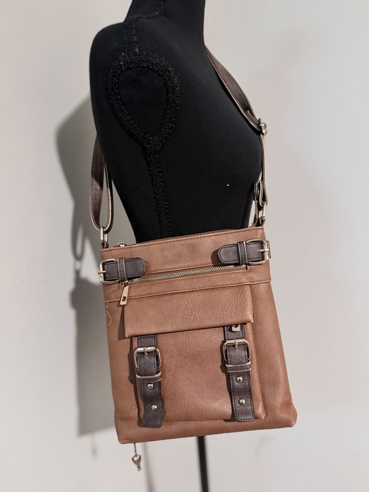 Jessie & James Hannah Concealed Carry Crossbody Bag Purse Locking Side Pocket