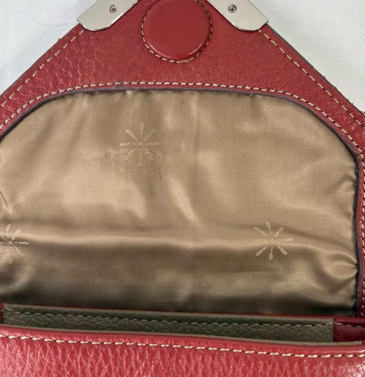 Isaac Mizrahi Live! Y2K Red Pebbled Leather Crossbody Bag Silver V-Clip Chevron