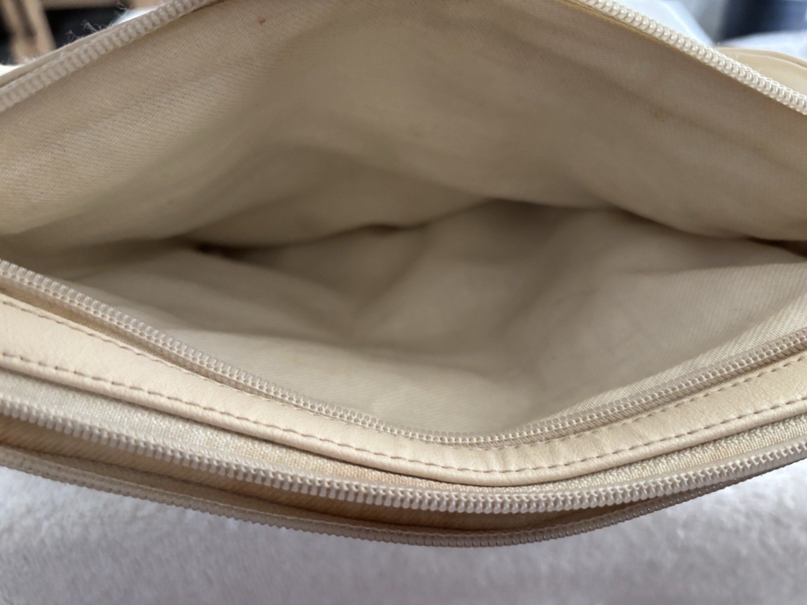 Vintage Sereta Cream Genuine Leather Crossbody Bag – Silver Bead Detail