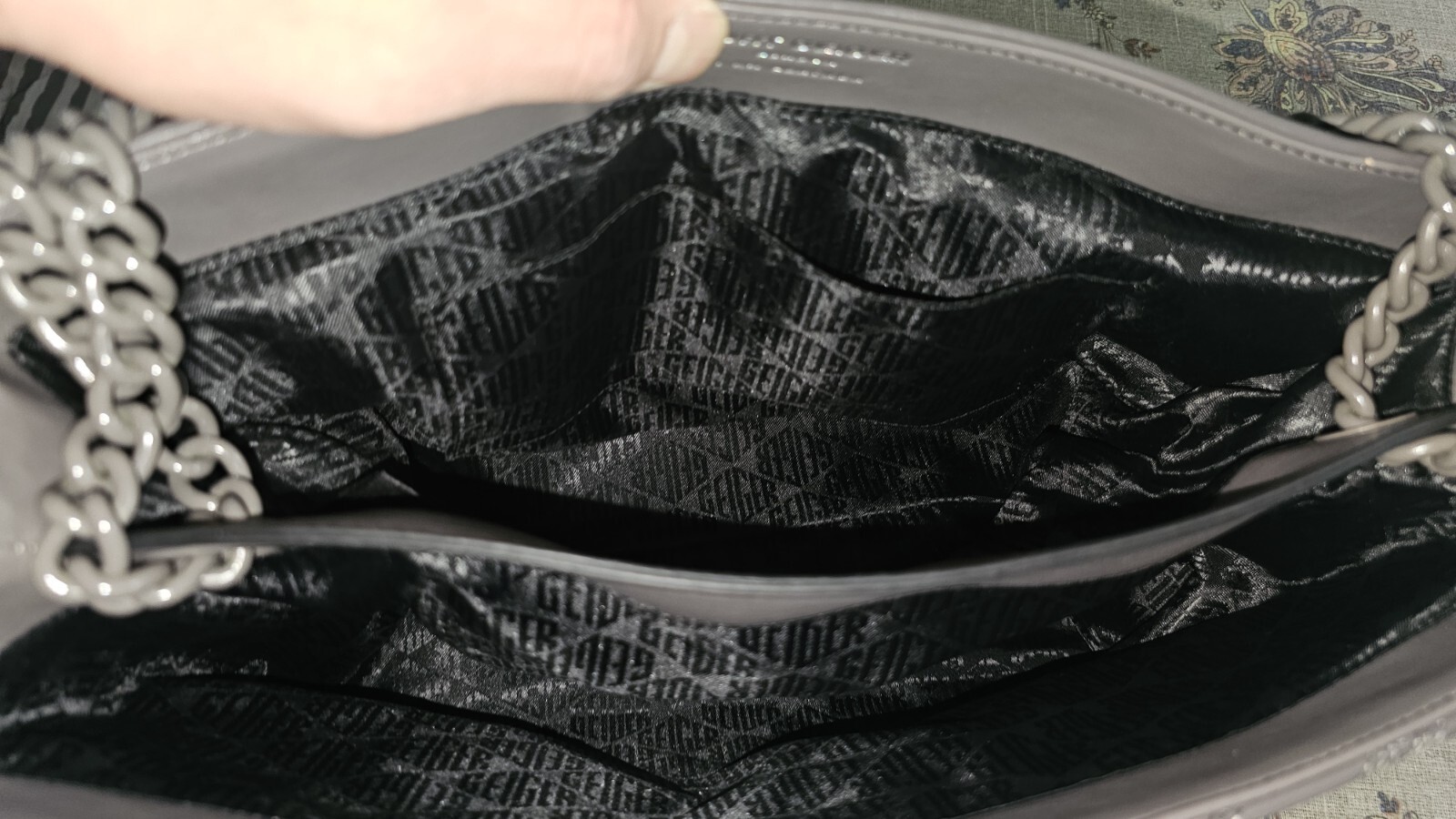 $160 Kurt Geiger Kensington Drench Large Leather Shoulder Bag Grey