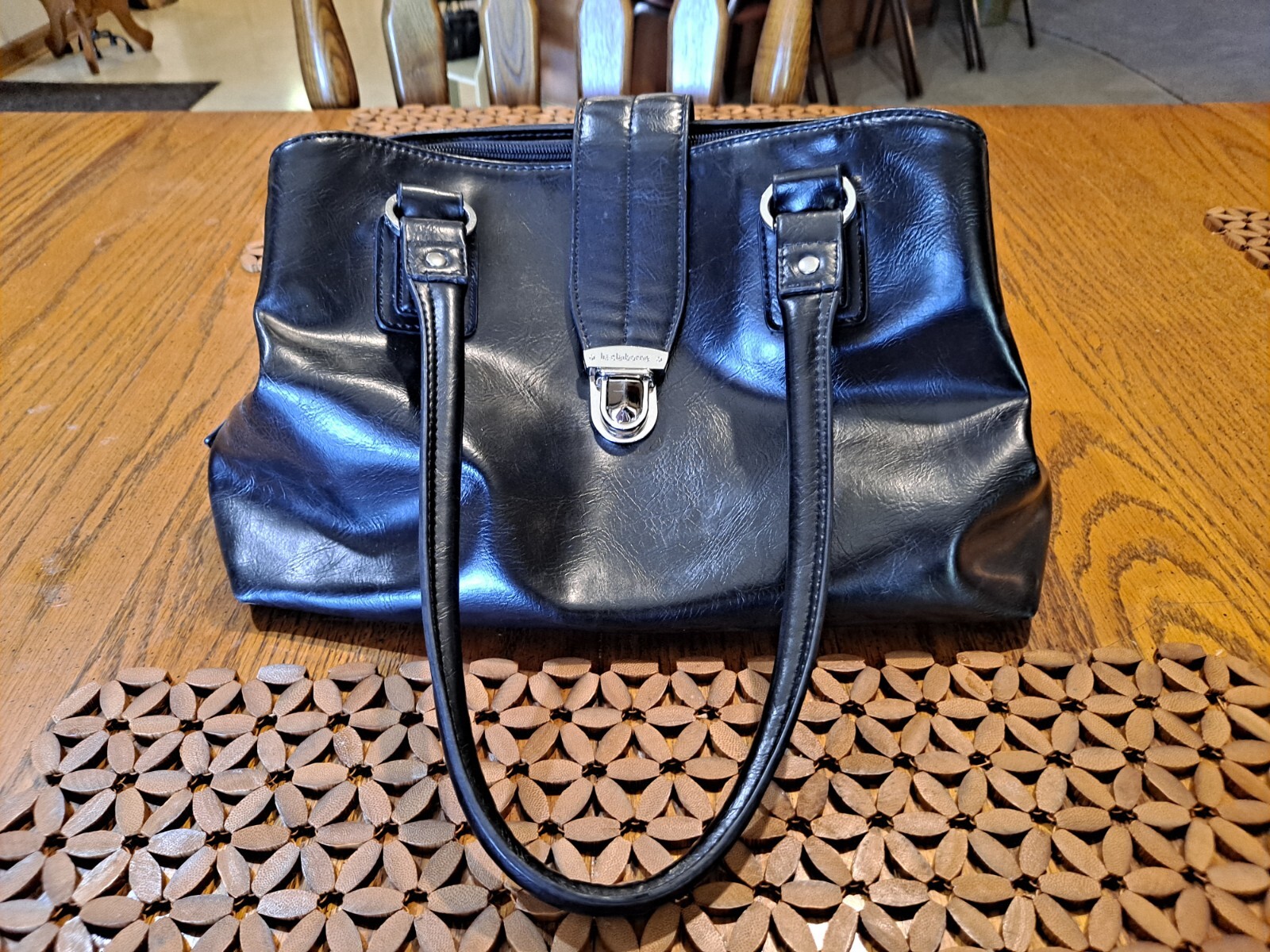 Liz Claiborne Black Leather Bag, Very Good Used Condition, Magnetic Clasp & Zips