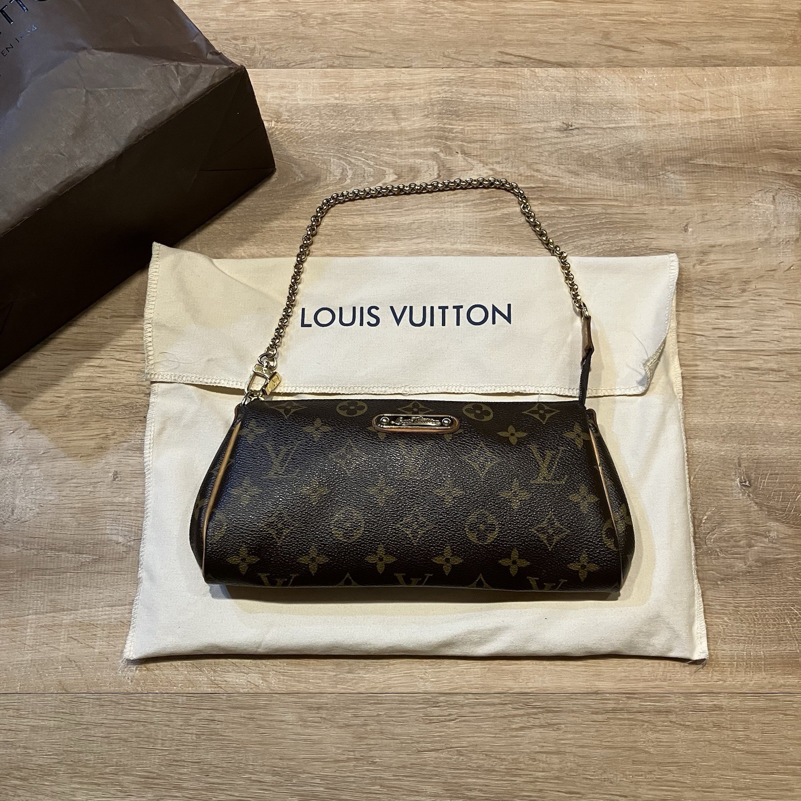 Louis Vuitton Monogram Eva Clutch Shoulder Bag CLEAN Gold Brown Zip Chain