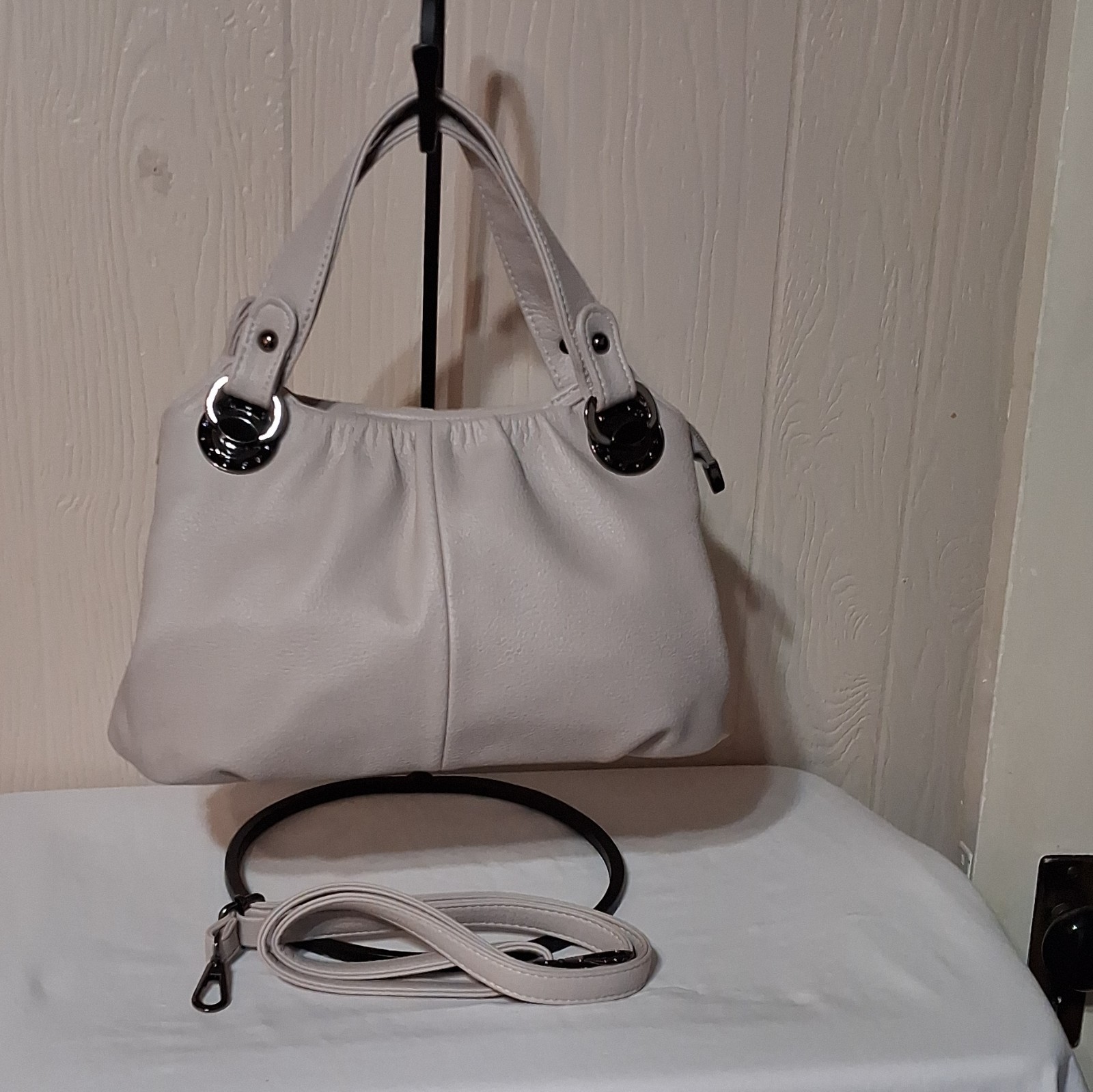 Karlfeimirroo Beige Pebbled Shoulder Bag Zip Detachable Strap Silver Hardware