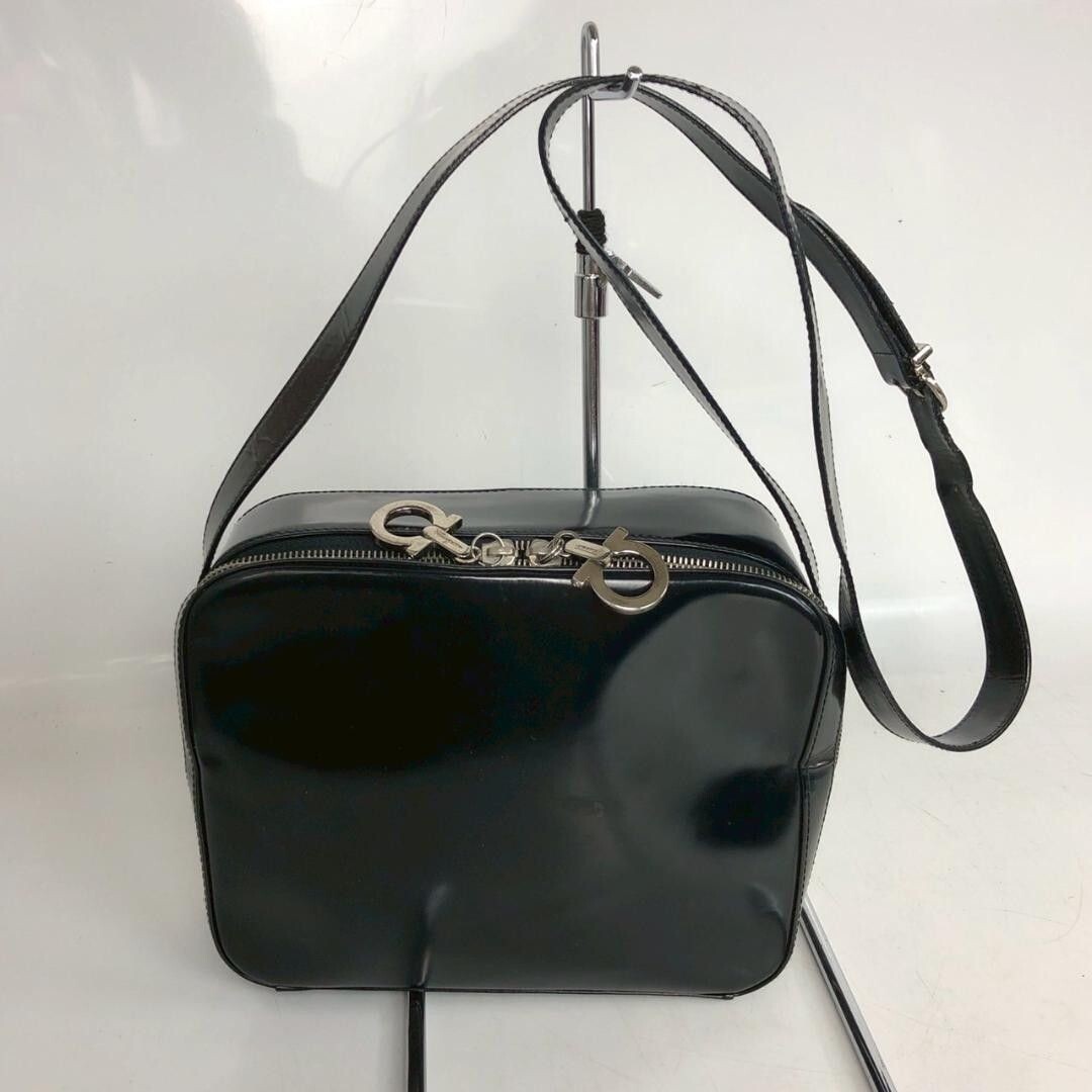 Salvatore Ferragamo Gancini Black Leather Shoulder Bag Ladies Silver Zip 22cm