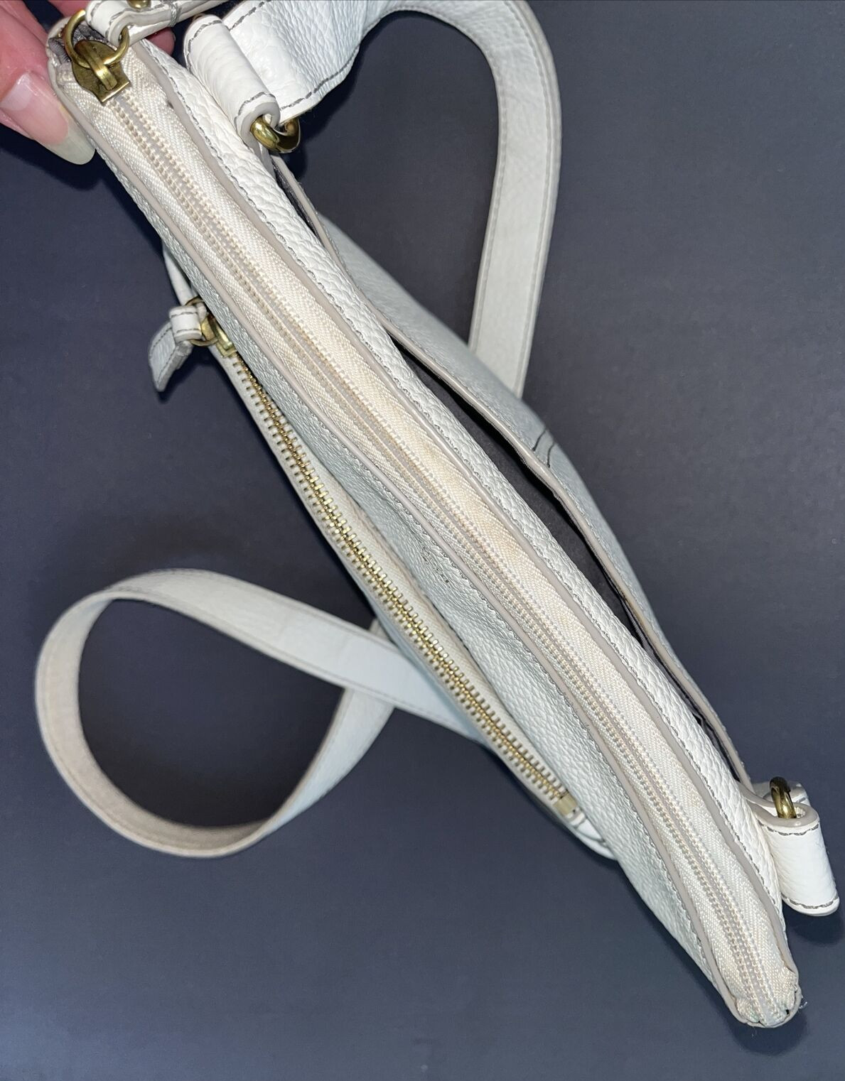 Ivory Fossil Leather Crossbody Shoulder Bag Purse 10.5 x 9 In Zip Shut Organizer