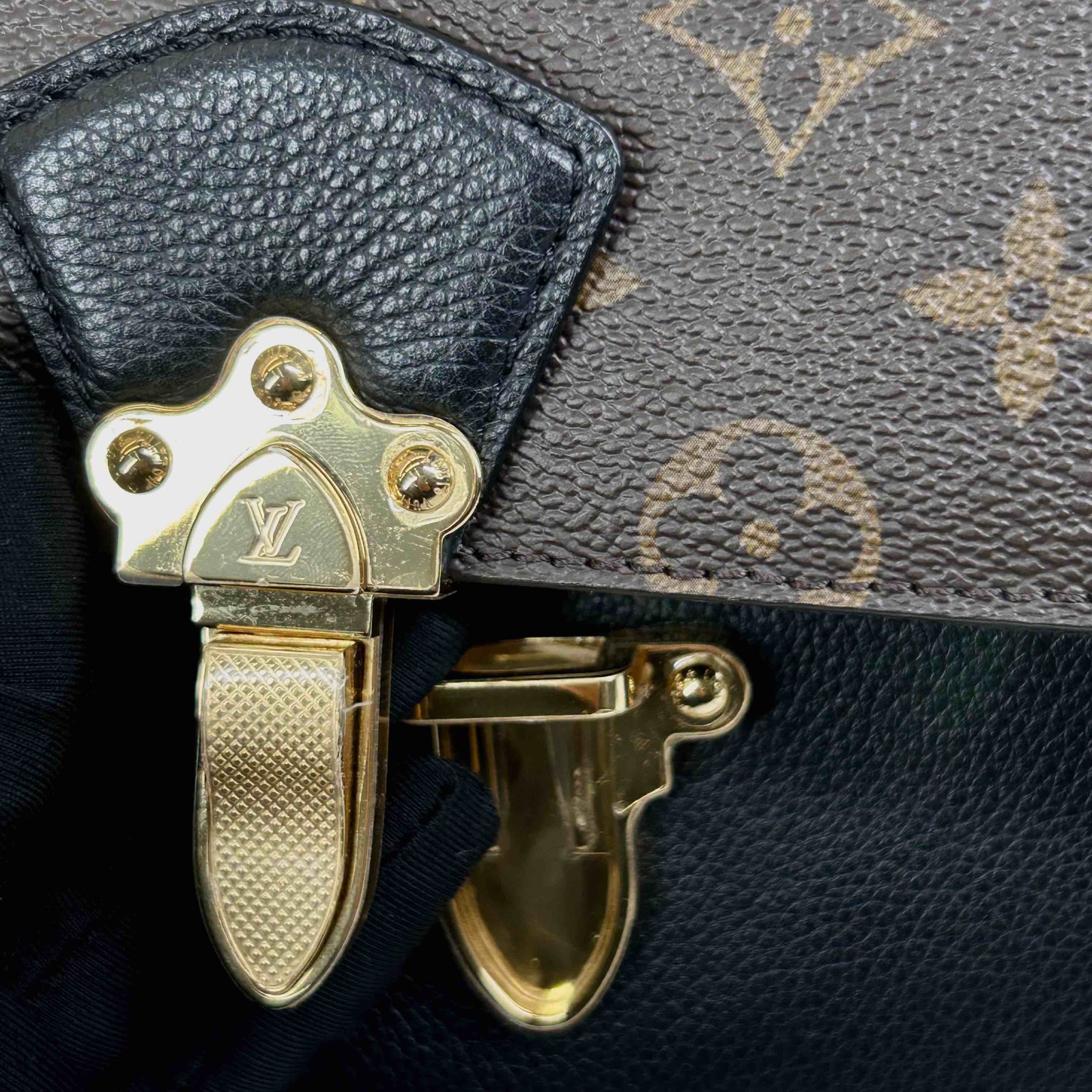 Louis Vuitton Pallas Chain Handbag in Monogram Canvas & Black Leather Auth