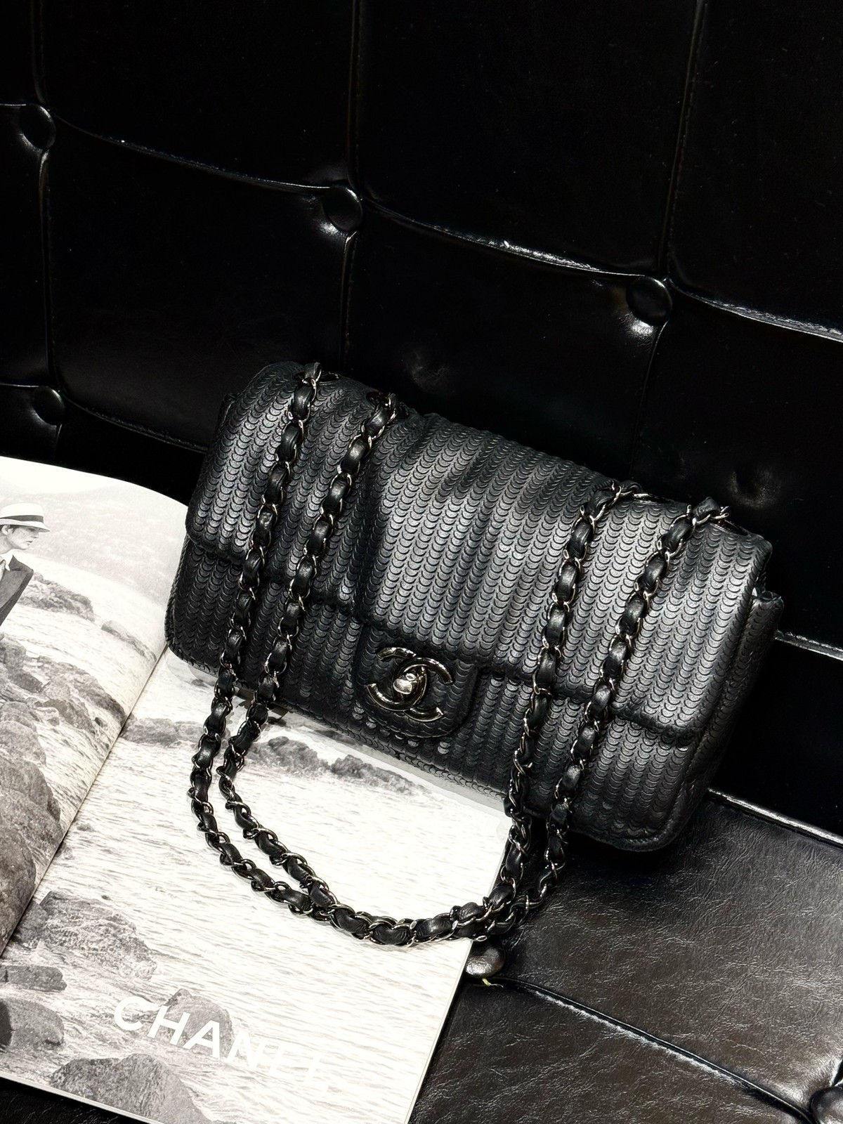 AUTH Chanel Black Scales Embossed Leather Medium Classic Flap Bag Black HW used