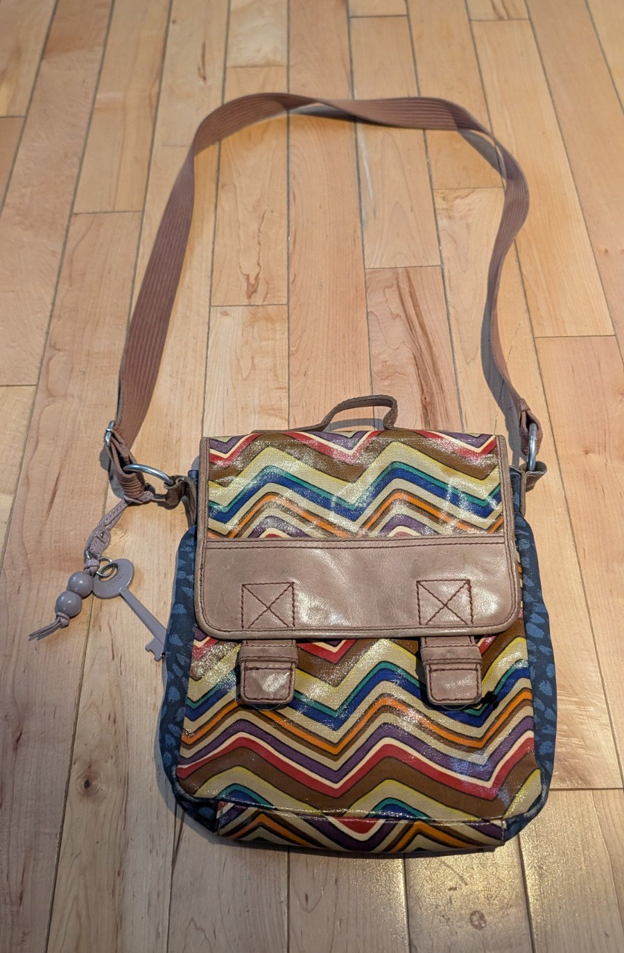 Fossil Multicolor Chevron Shoulder Bag Zip Closure Inner Pockets Key Accessory