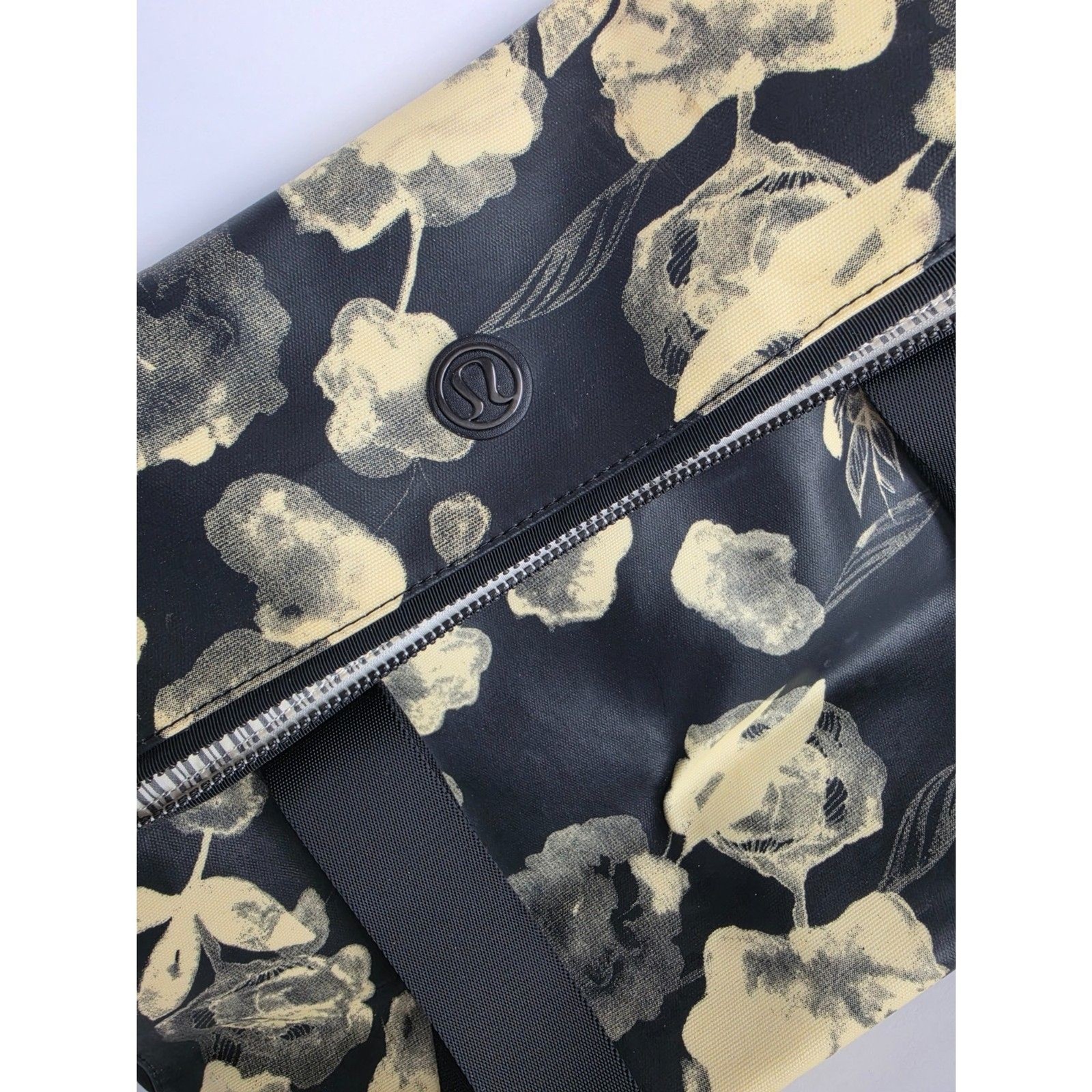 Lululemon Flowin’ With My Omies Tote Gym Bag Black Cream Floral Discontinued