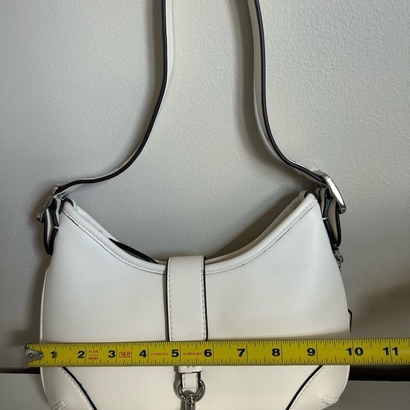 Coach Hamptons Hobo Chalk White Pebbled Leather Shoulder Bag Excellent
