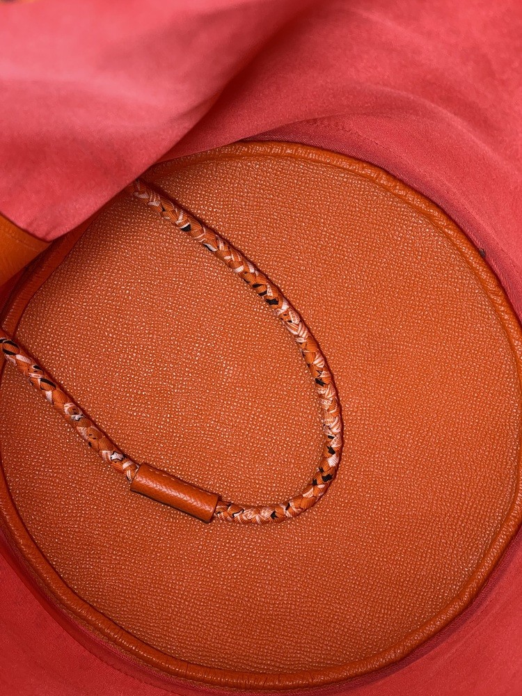 Hermès Soie Cool 22 – Bandana Orange – Silk & Leather Drawstring Bag