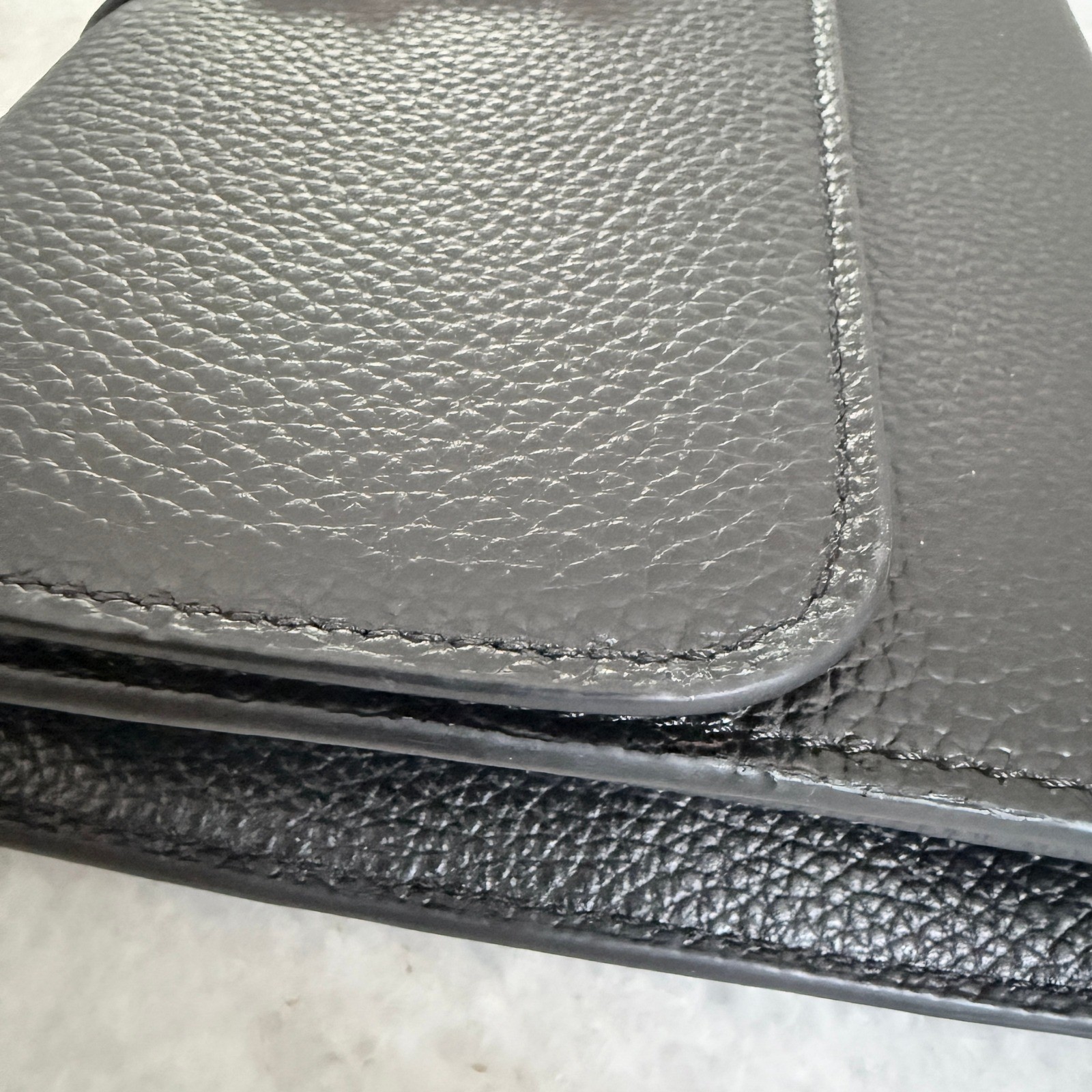 Versace Virtus Wallet on Chain Black Vitello Leather Bag 1006264 Nero-Oro