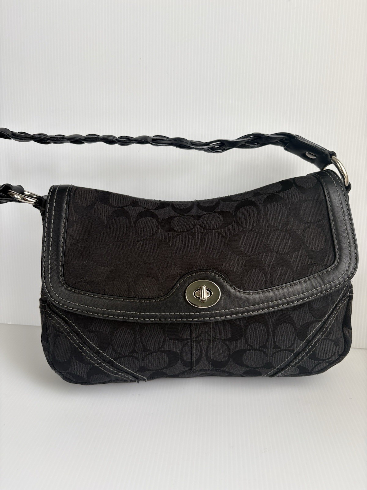 Vintage Coach Chelsea Signature Bag in black Turn lock /silver Hardware EUC