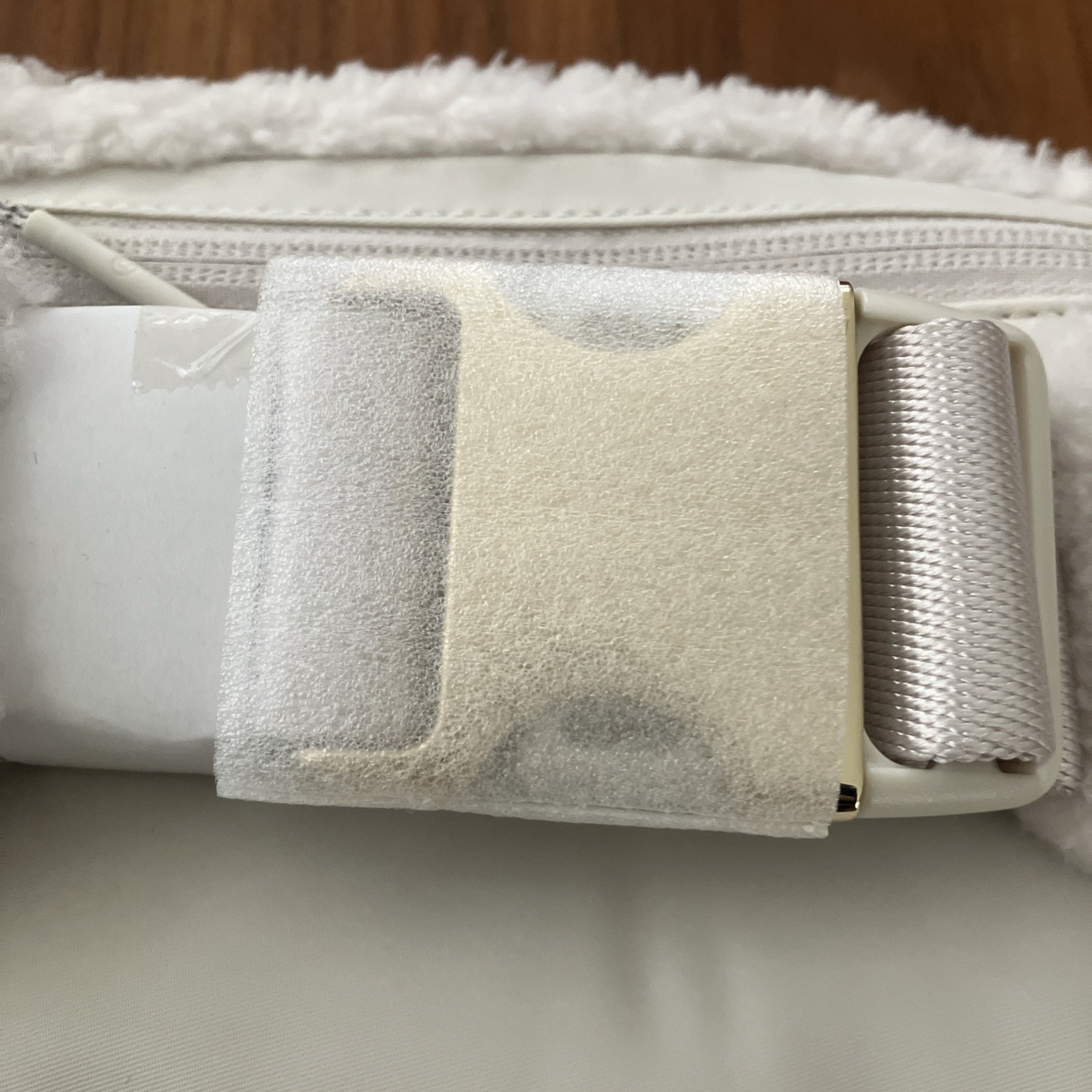 Lululemon Everywhere Belt Bag Large 2L Fleece White O/Gold 8.3 x 2.2 x 5.7 NWT