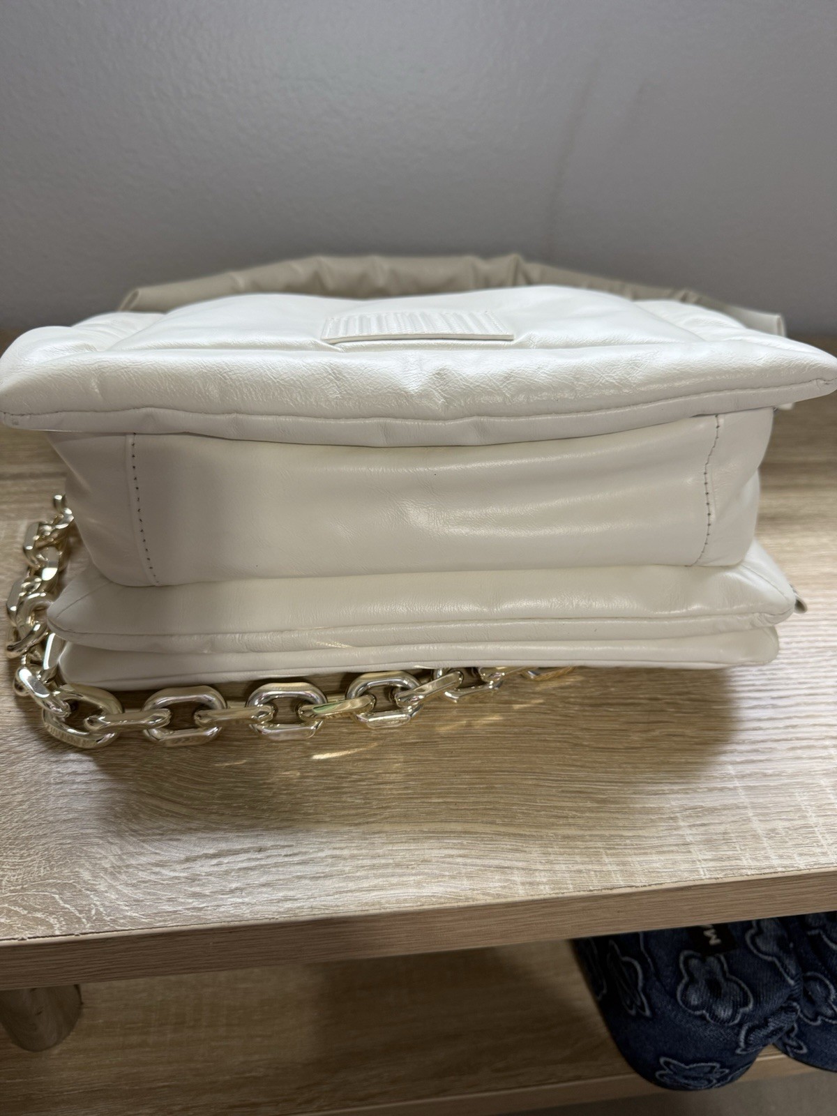 Marc Jacobs White Quilted Shoulder Bag Silver Chain Strap Magnetic Inner Pockets