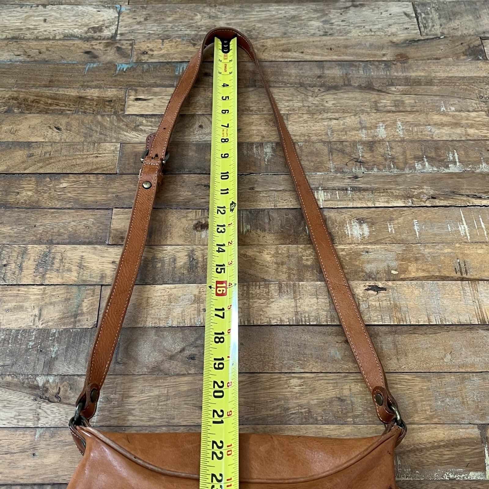 Vintage Authentique Guess Leather Crossbody Bag 5.5 in Embossed Logo