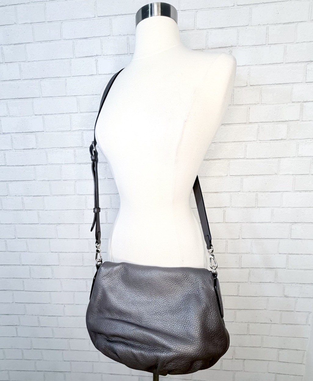 MARC JACOBS Classic Q NATASHA Gray Grey Crossbody Shoulder Bag Purse Excellent