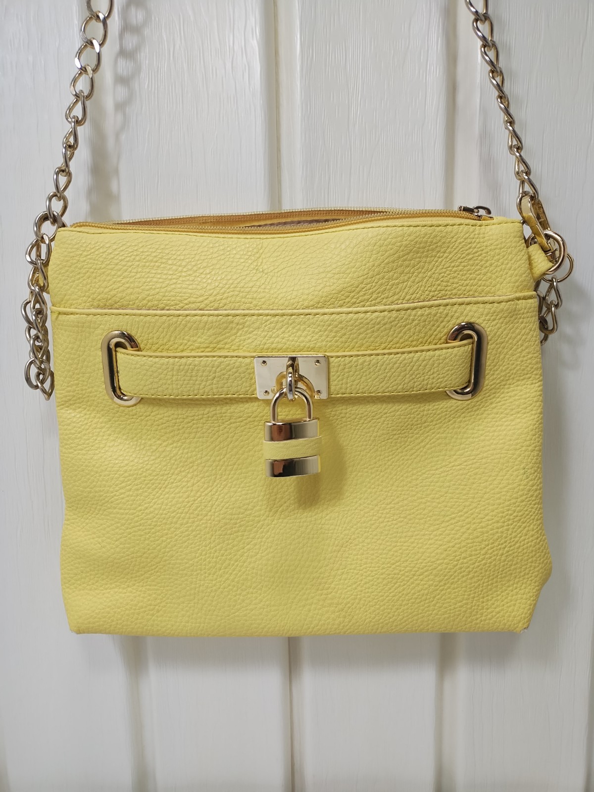 Crossbody Purse Hand Bag Summer Yellow Gold Accents Charming Charlie Small