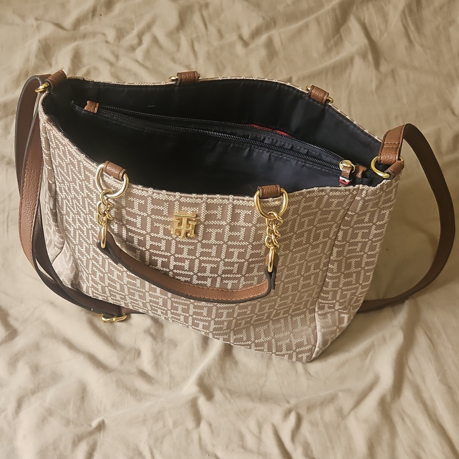 Tommy Hilfiger Beige Logo Tote Bag Zip Closure Double Handles Gold Hardware