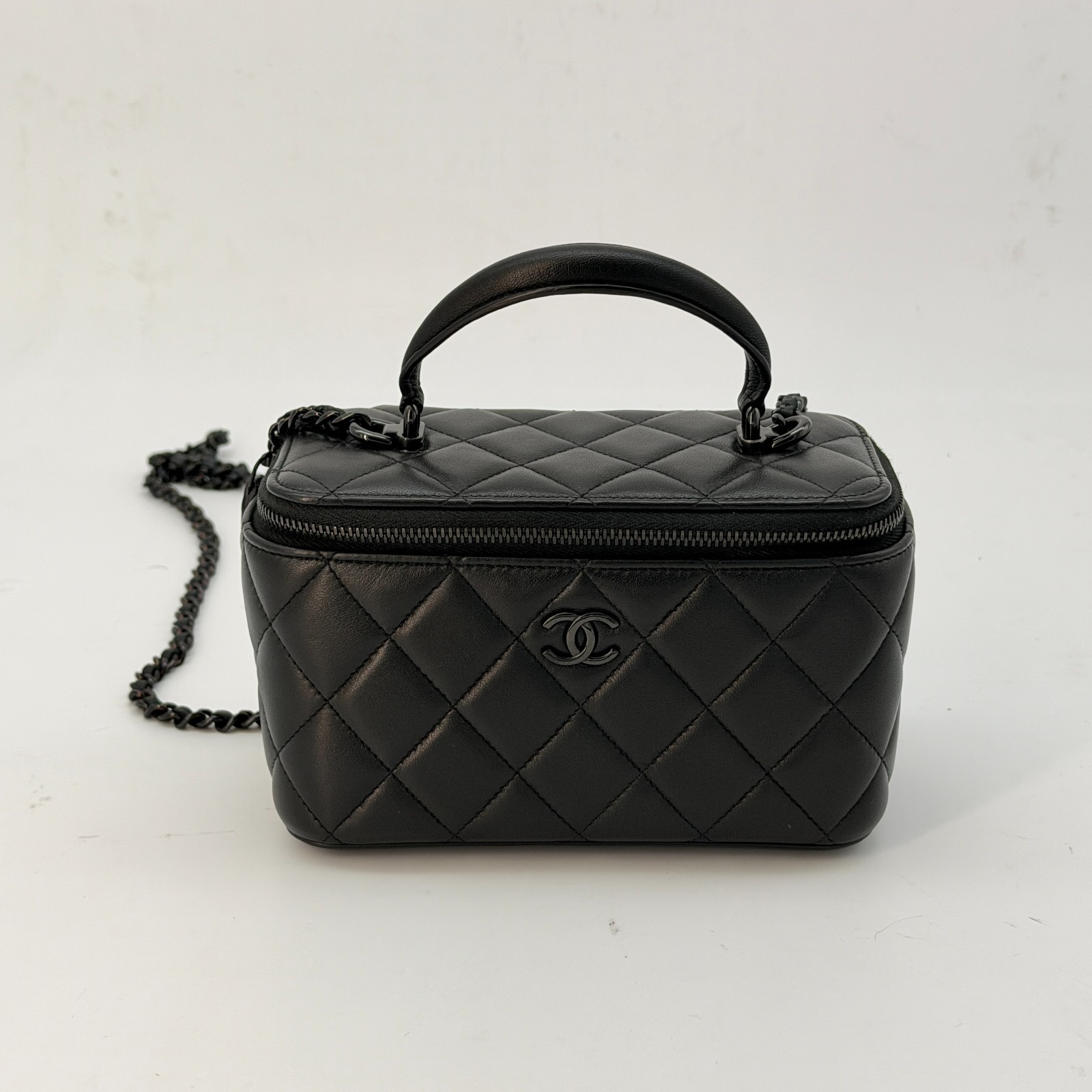 Chanel Lambskin Quilted Small Top Handle Vanity Case With Chain