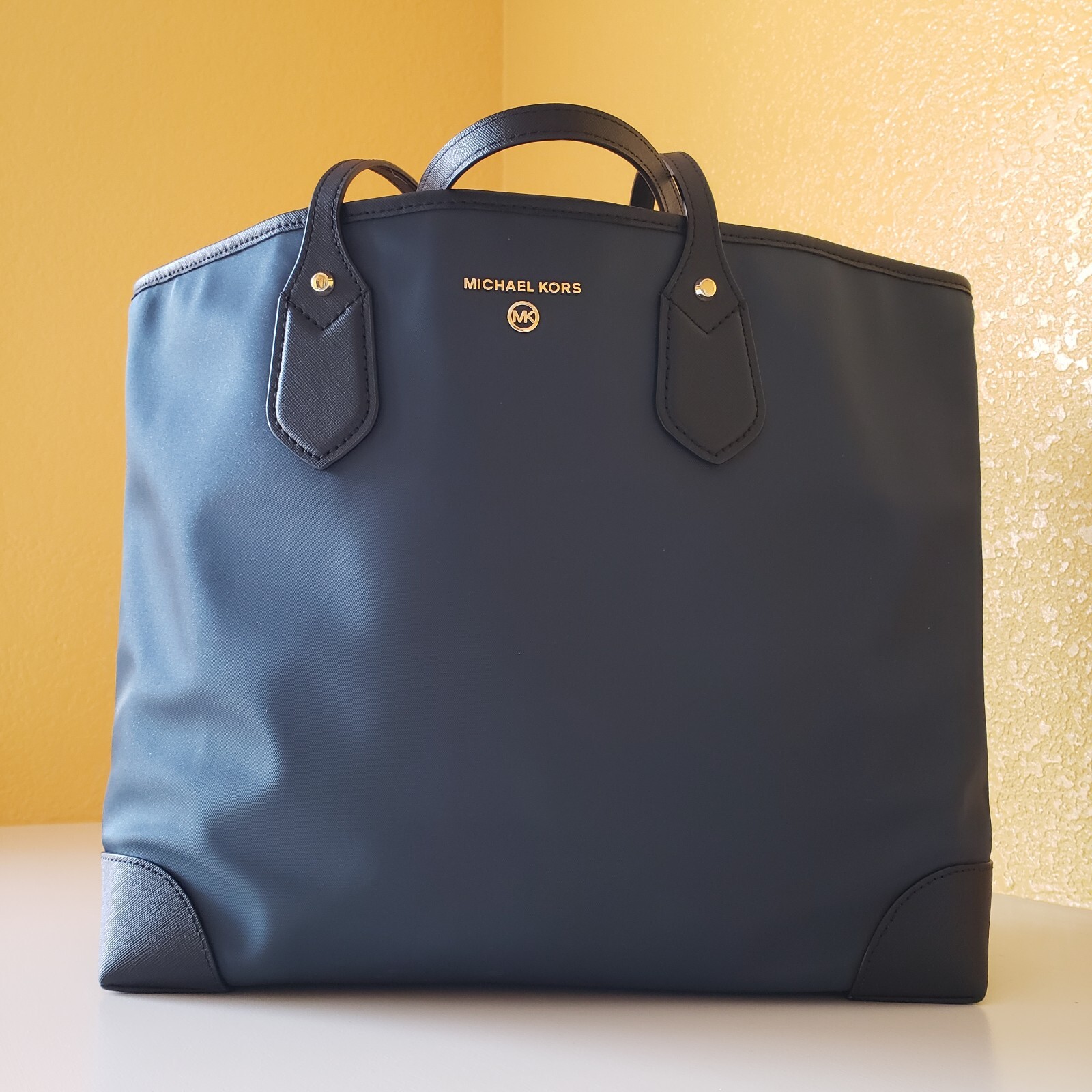Michael Kors Eva Nylon Large Tote With Pouch in Navy Multi New Without Tag