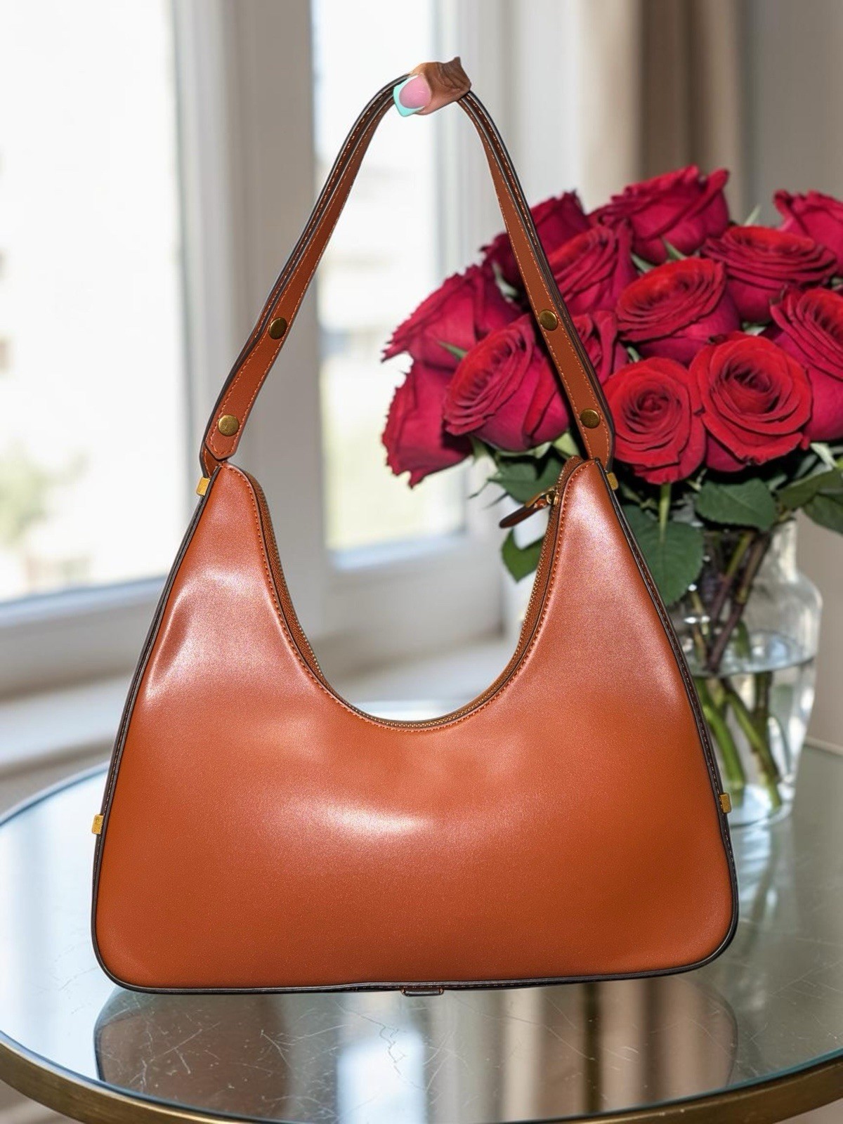 GUESS Brown Solid Shoulder Bag Zip Top Gold Hardware Shoulder Strap