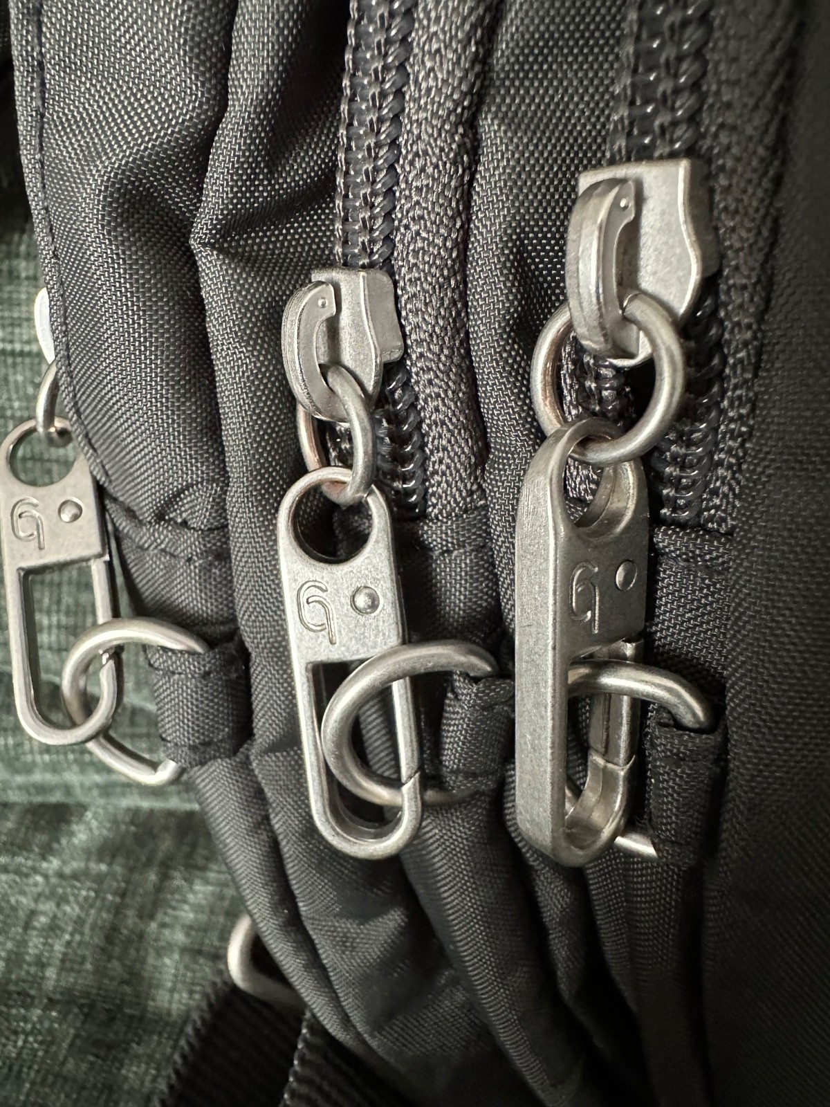 EUC Baggallini Anti Theft Travel Handbag Gray