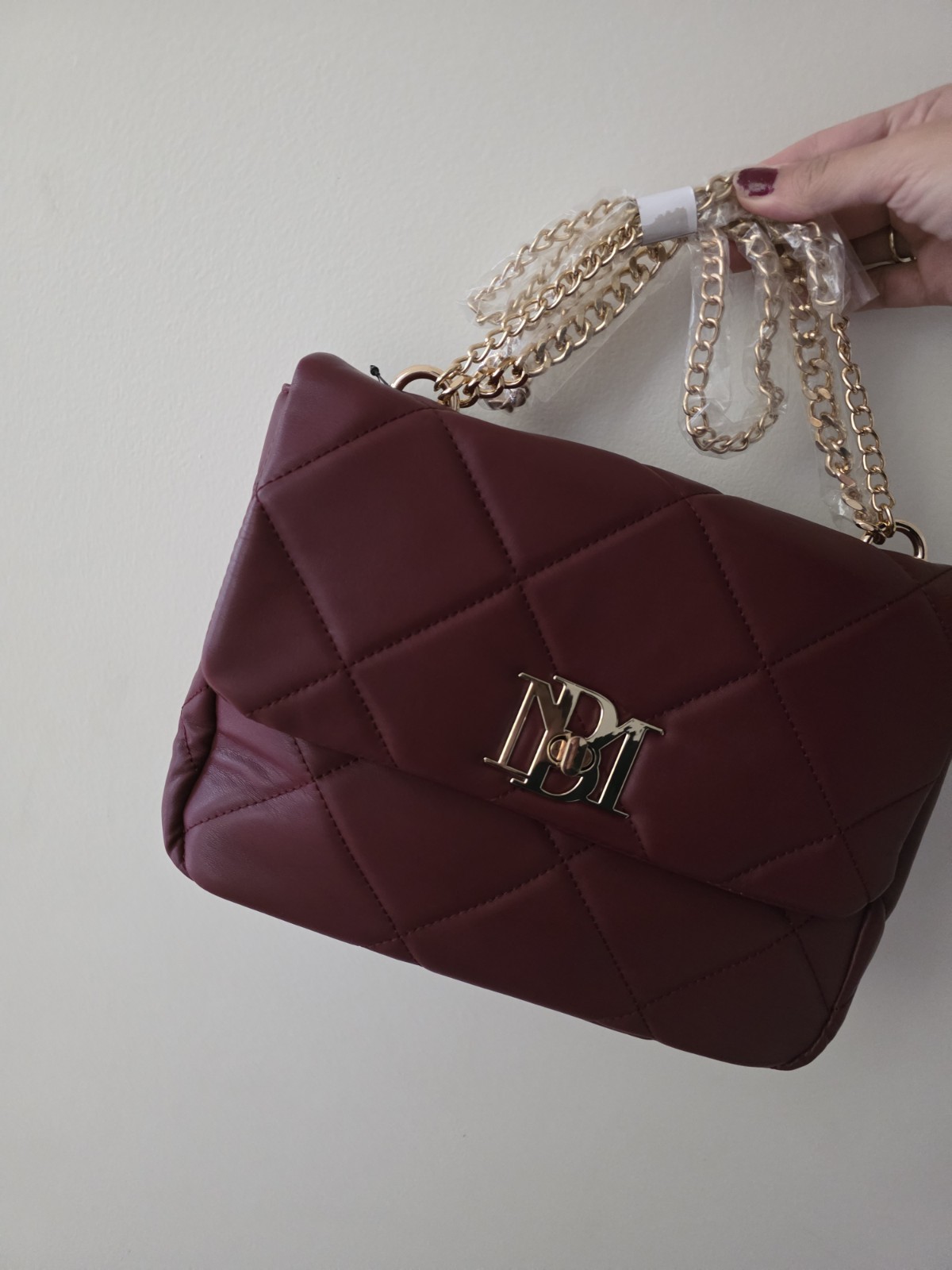 Burgundy Small Quilted Shoulder Bag Gold Chain Strap Logo Magnetic Inner Pockets