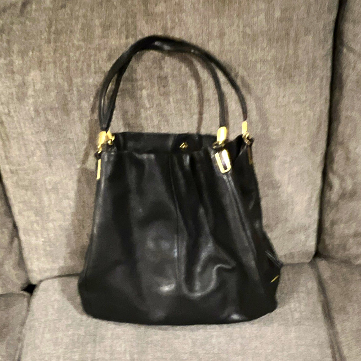 Coach Black Shoulder Bag Zip Closure Gold Hardware Purple Lining Inner Pockets