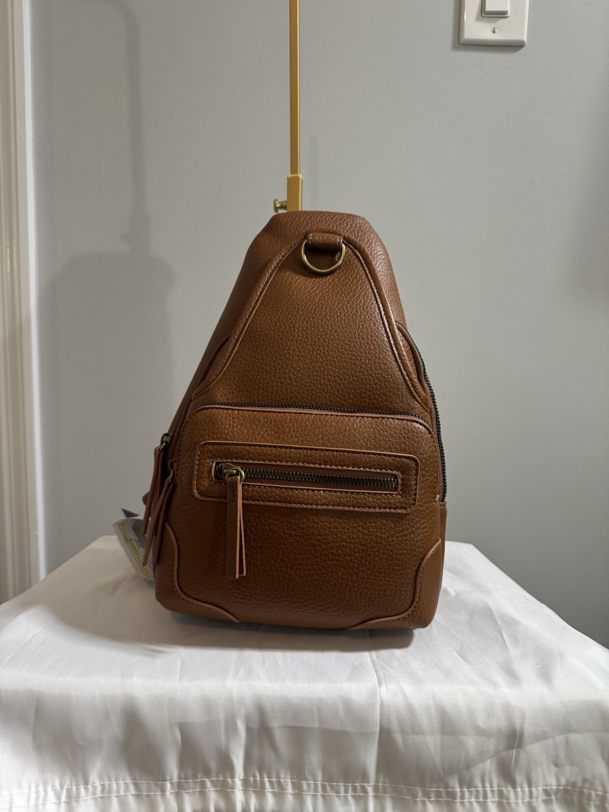 White Mountain Brown Pebbled Sling Bag Crossbody Strap Gold Hardware Zip Snap