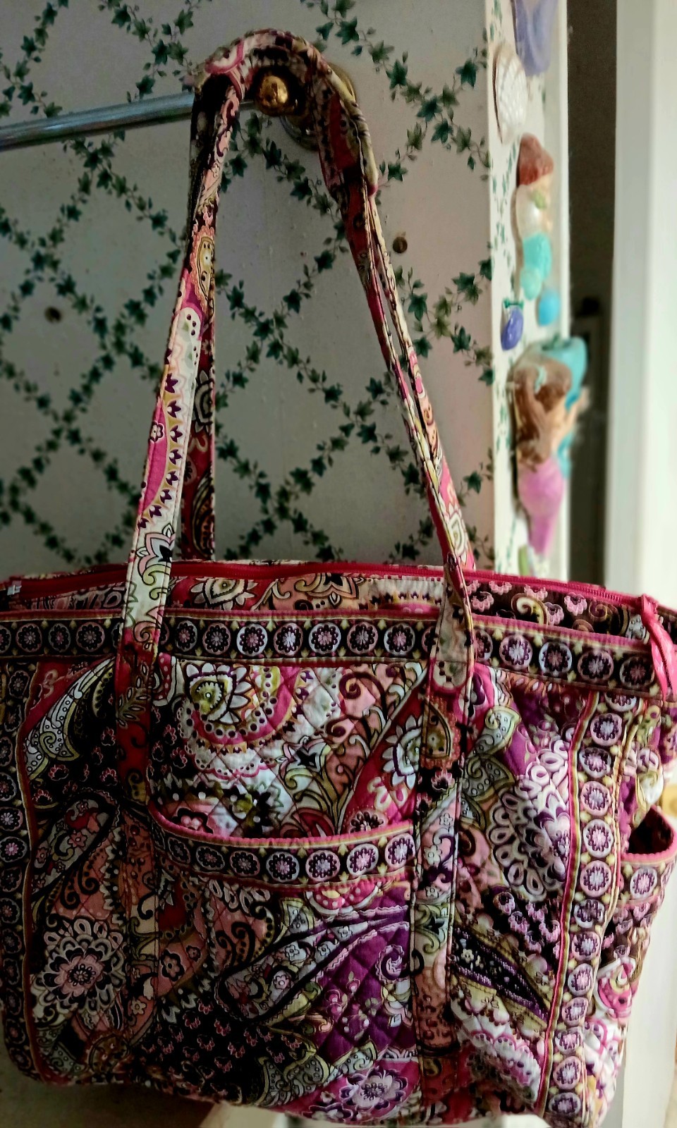 VERA BRADLEY VERY BERRY PAISLEY GET~ CARRIED~AWAY EXTRA LARGE TRAVEL TOTE BAG