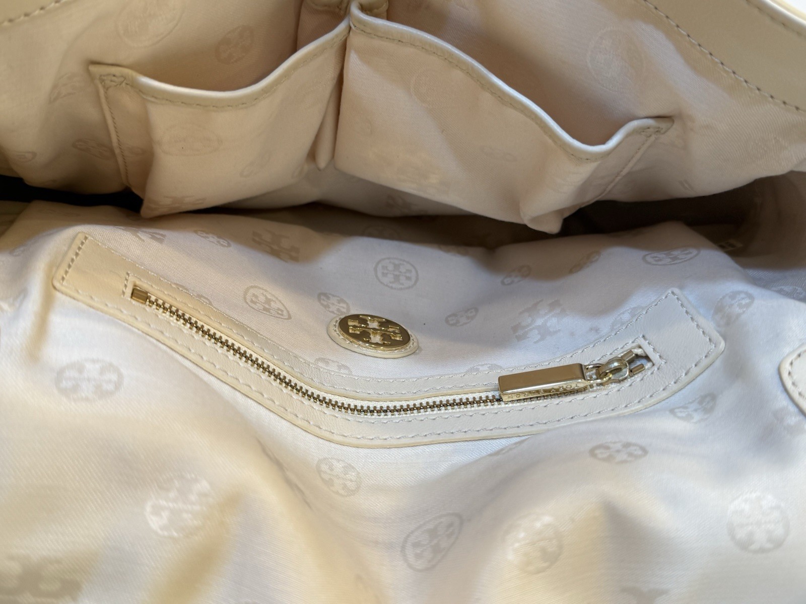 Tory Burch Beige Logo Shoulder Bag Magnetic Closure Gold Hardware Lined