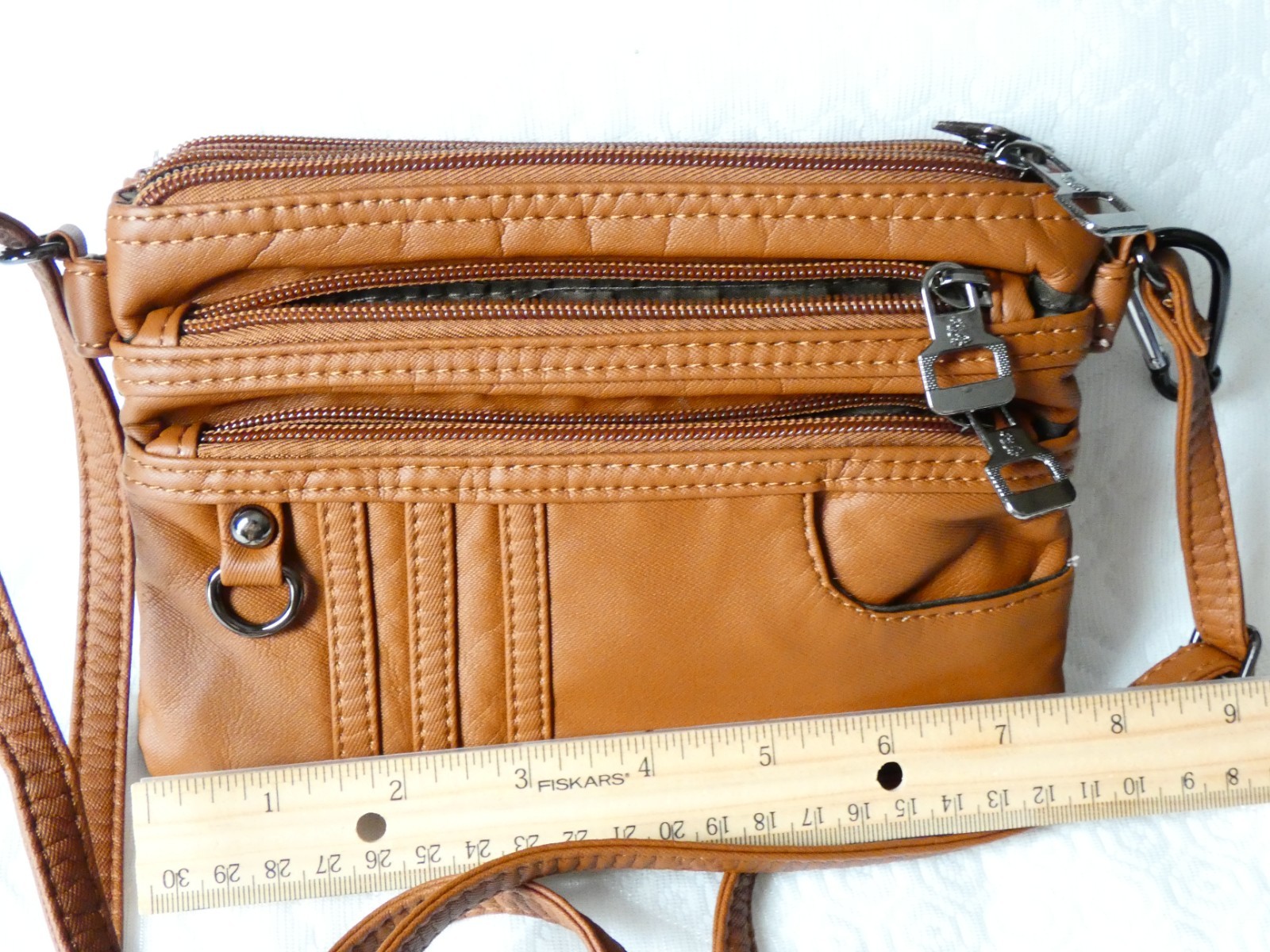 HANDBAG, SHOULDER BAG, BROWN LEATHER 71/5″ X 5″ X 3″ EXPAND, 5 ZIP COMPARTMENTS