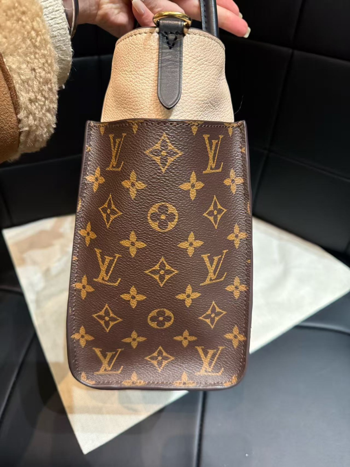 Louis Vuitton On My Side MM Monogram Canvas & Calfskin Tote Bag Auth