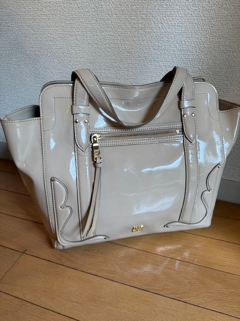 ANNA SUI Beige Enamel Tote Bag A4 Perfect for Work/School Used