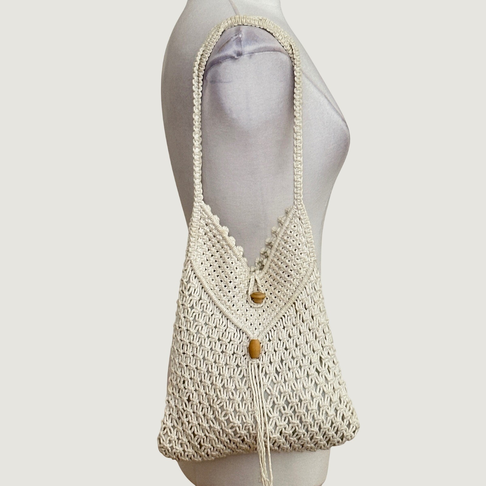 Vintage Boho Cream Macrame Shoulder Bag Wood Toggle Button Tassel Festival Ivory