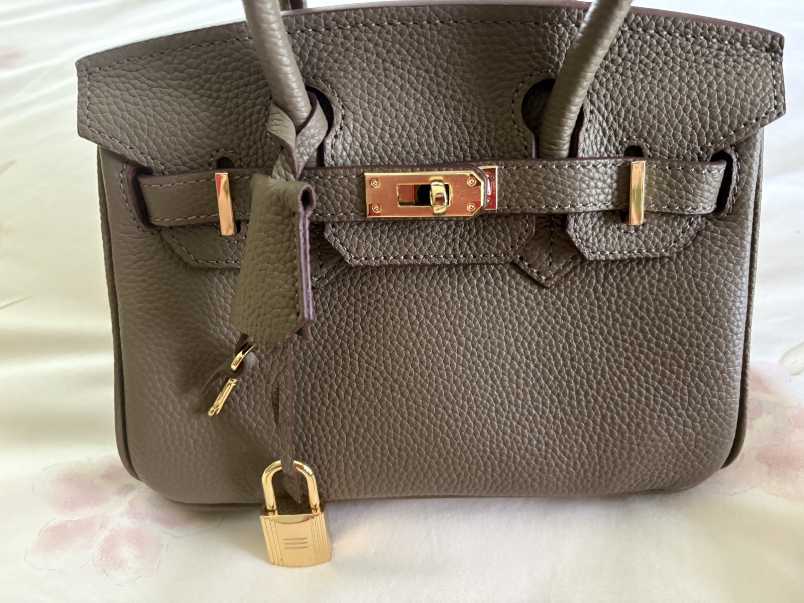 MILLE Bag, “GRACE”—Grey, Lock, Key, Clochette, Dust Bag, Strap, 20cm—EXCELLENT!