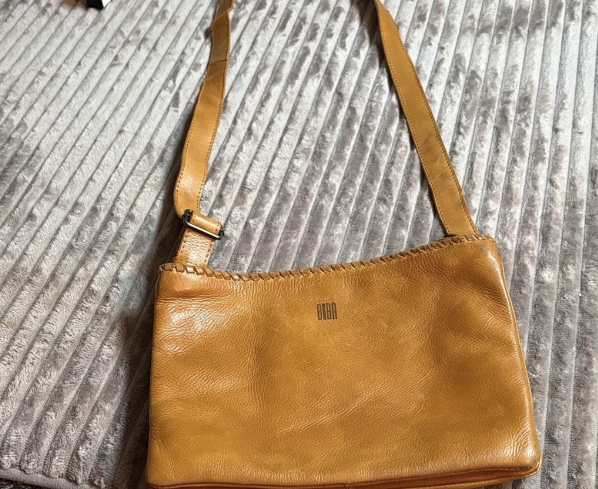 Biba Women’s Brown Shoulder Bag Zip Closure Green Lined Inner Pockets
