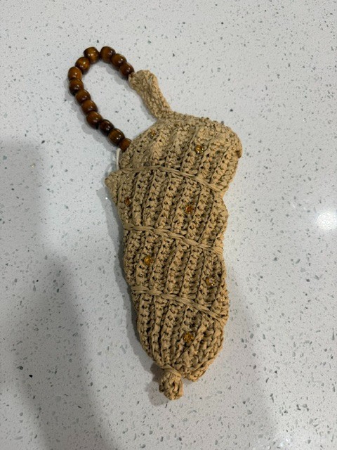 Woven Seashell Wristlet Bag w/ Wooden Bead Handle & Crystals – NWOT