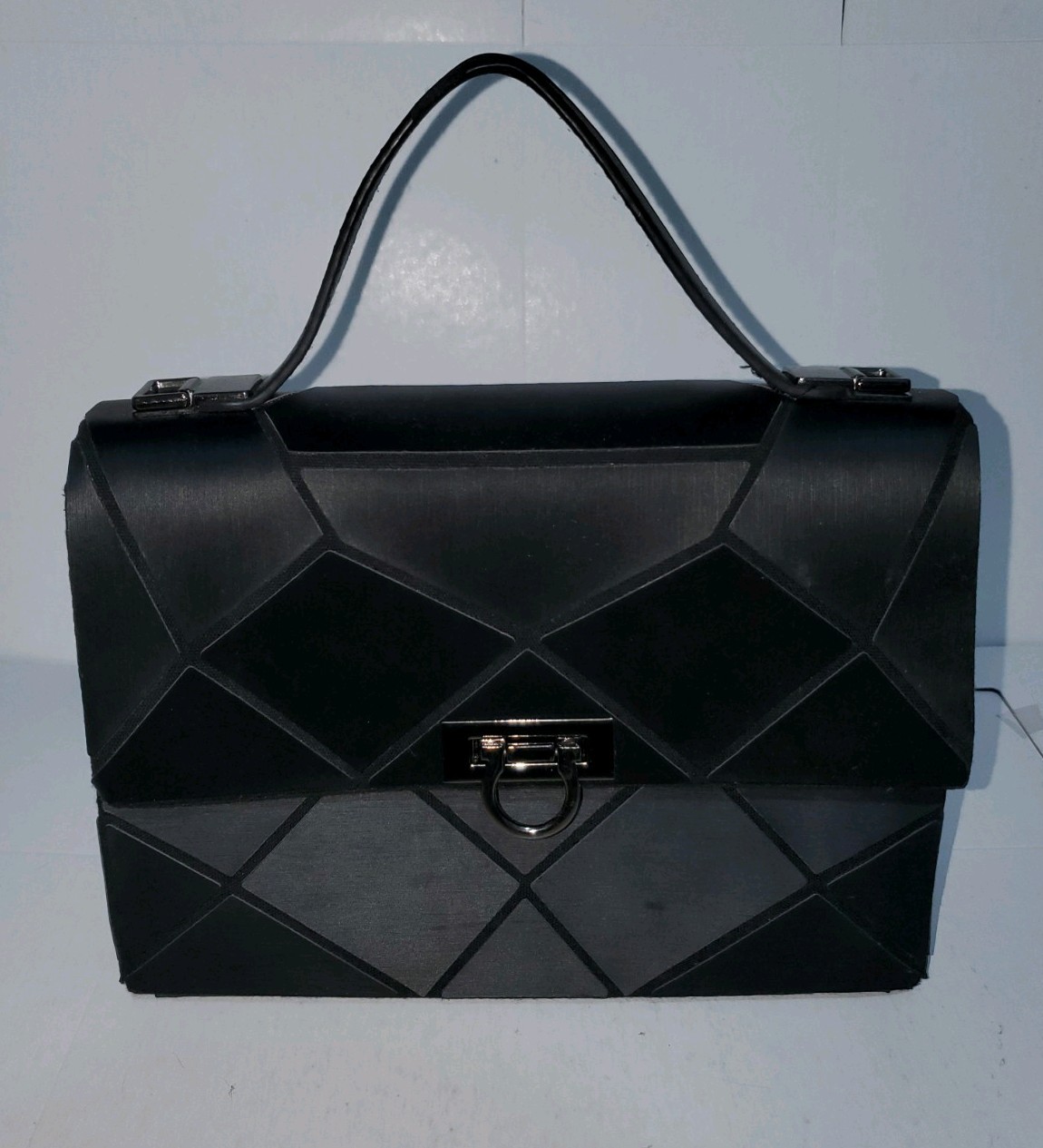 BRAND NEW CUTE AND SLICK BLACK HANDBAG PURSE FOR ANY OCCASION OR CASUAL OR PARTY