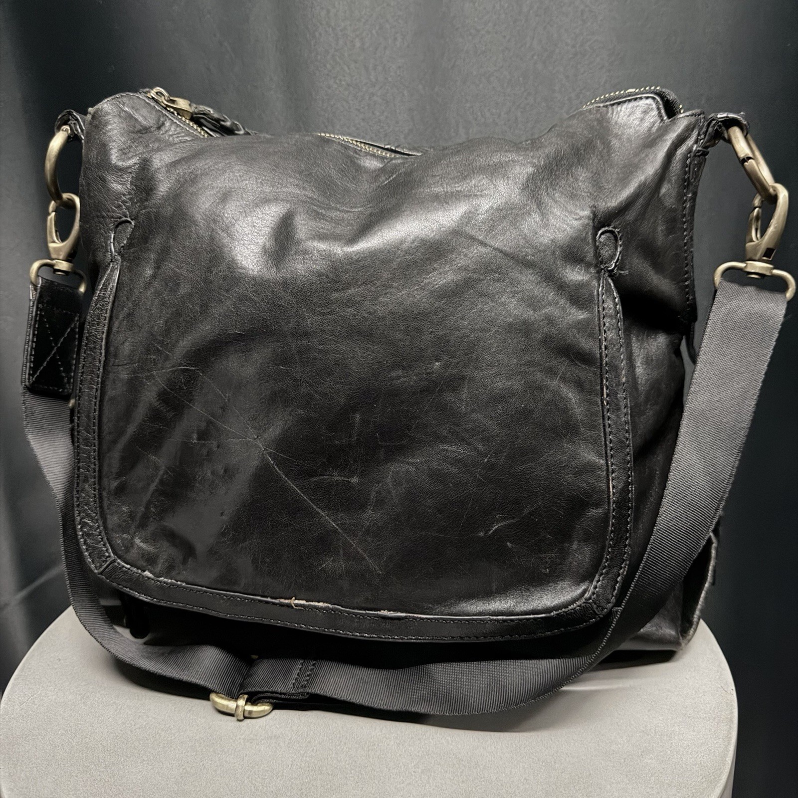 Sondra Roberts Soft Black Genuine Leather Shoulder Strap Messenger Bag Purse