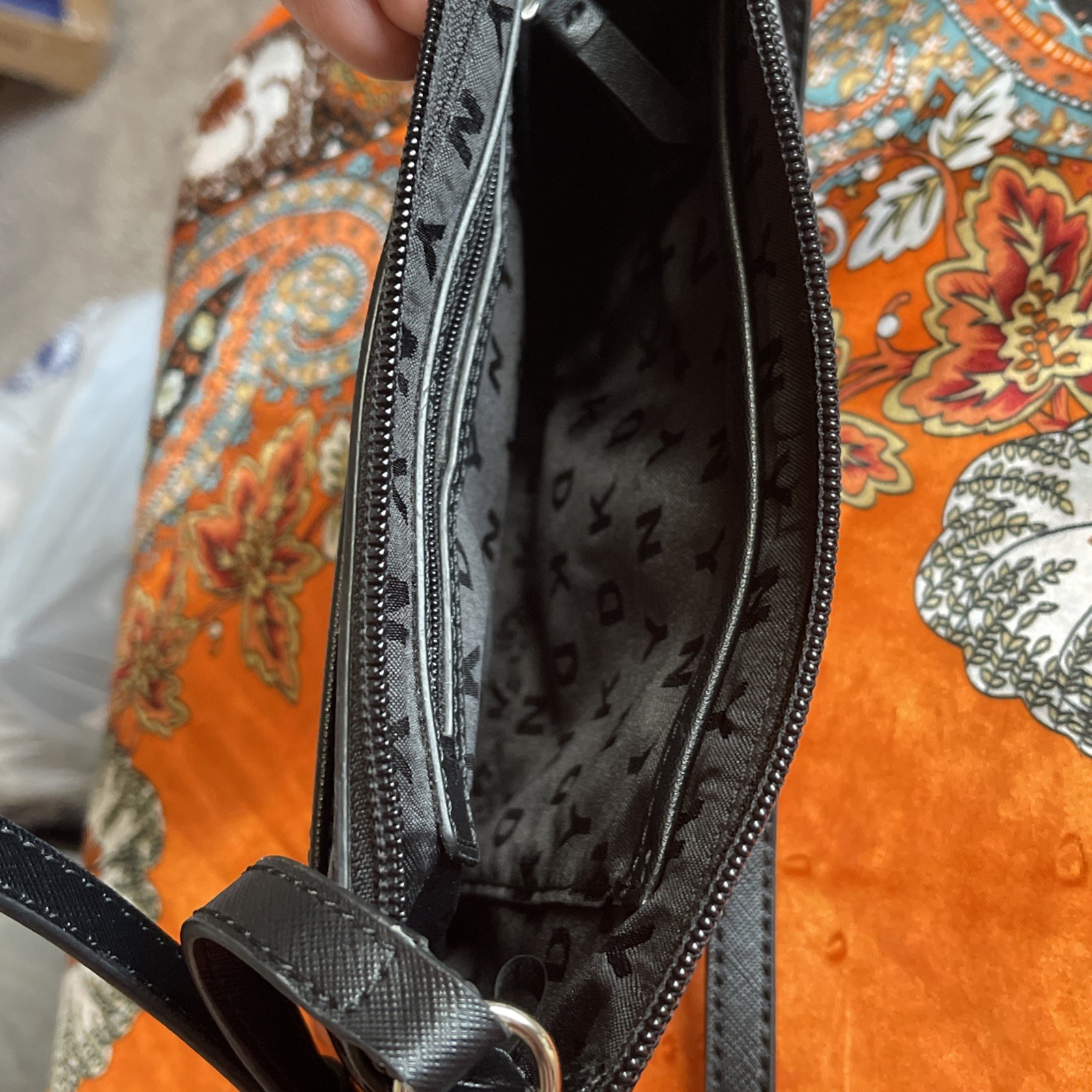 DKNY Black crossbody bag with adjustable strap 100%PVC