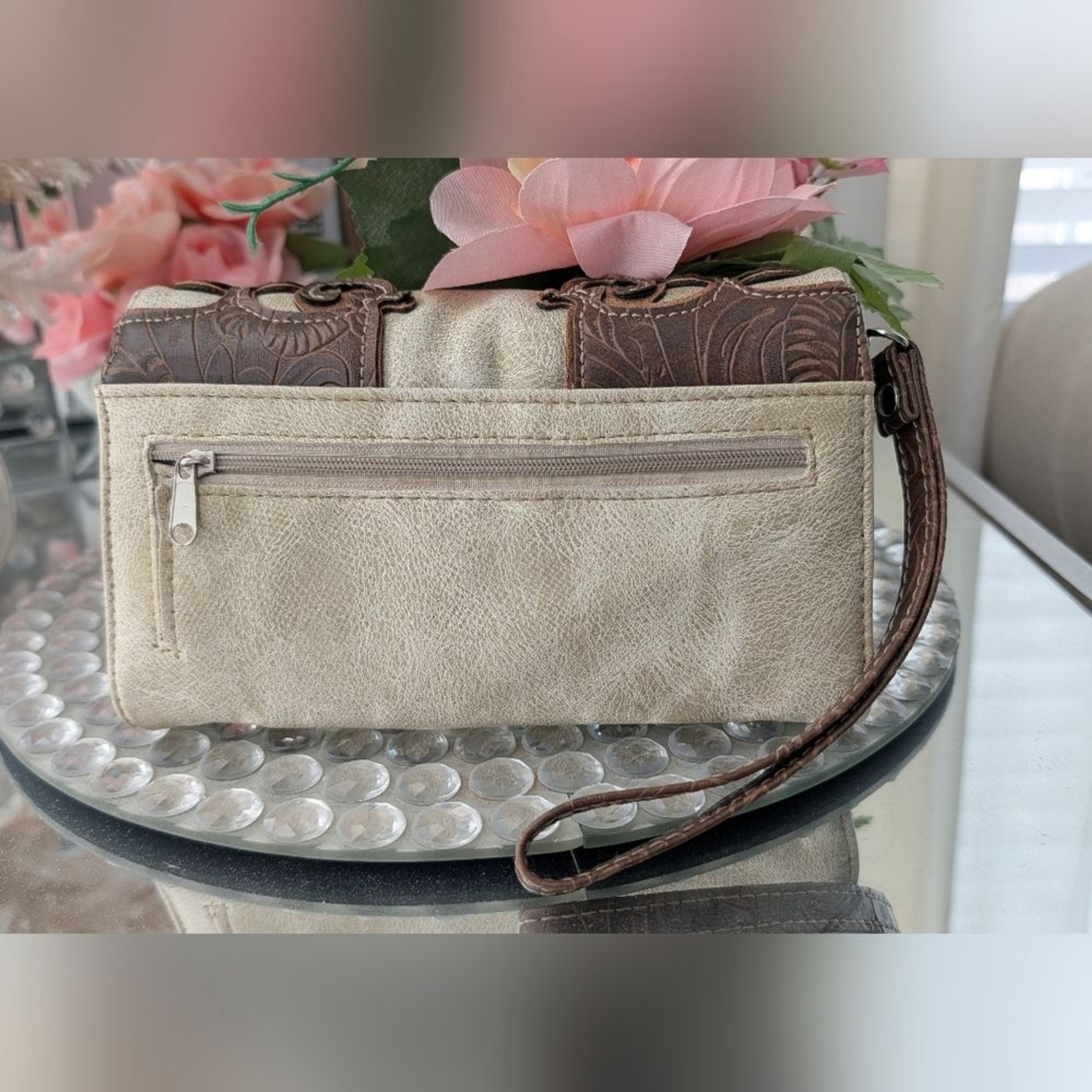 Cowgirl Western Cross Embellished Rhinestone Carry Handbag Wallet.
