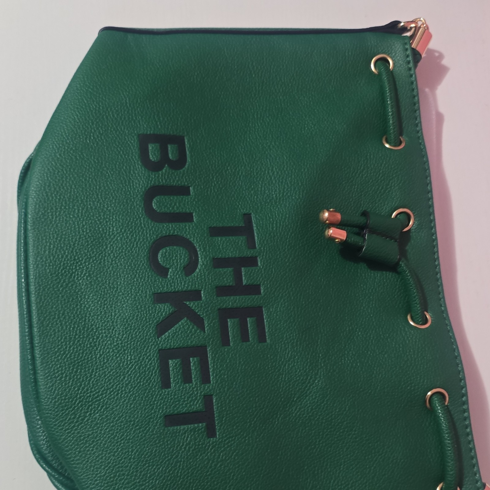 Women’s Green Pebbled Bucket Drawstring Shoulder Bag Purse Gold Grommets