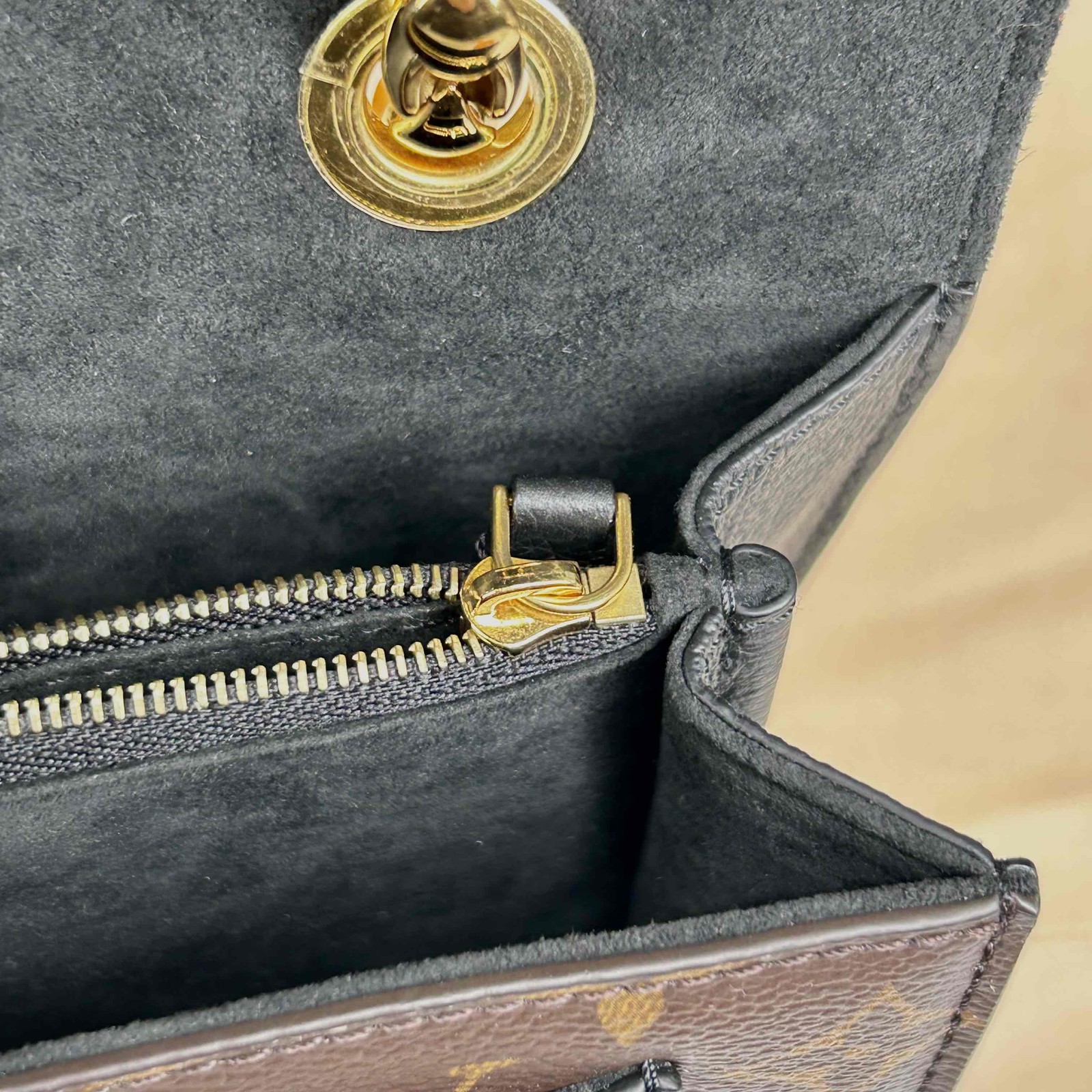 Louis Vuitton Pallas Chain Handbag in Monogram Canvas & Black Leather Auth