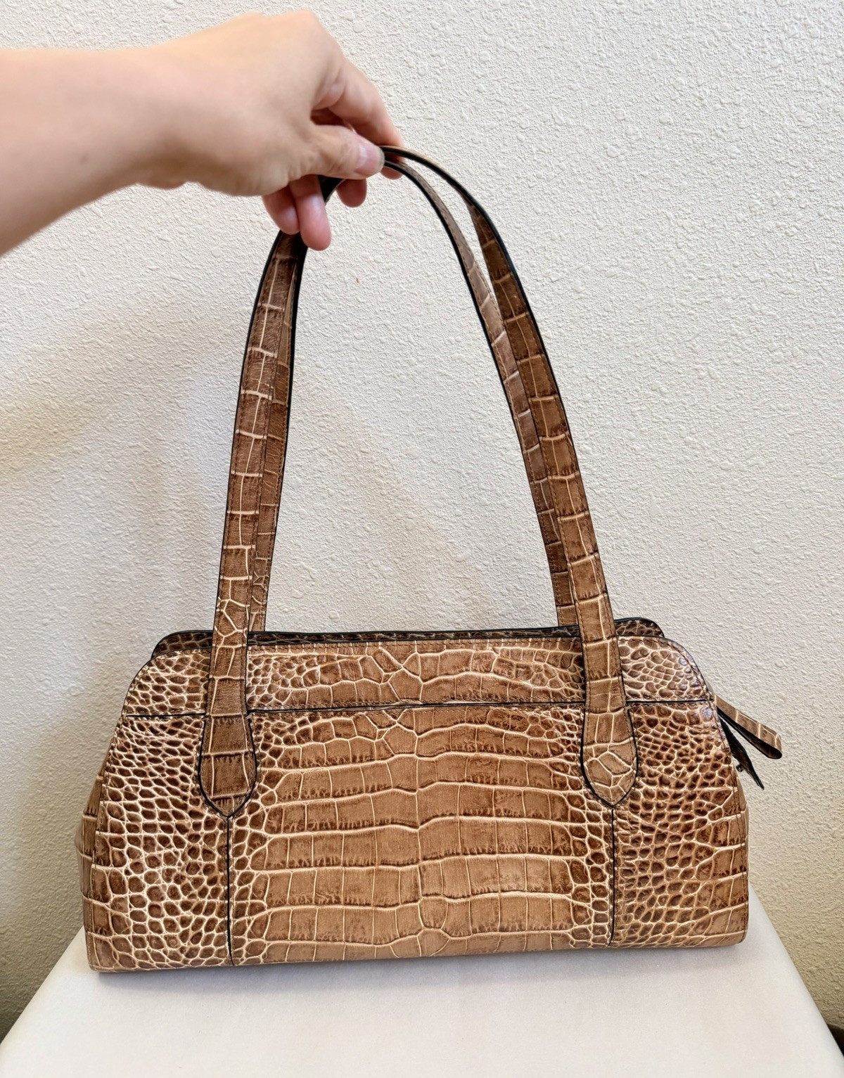 Vintage Monsac Italian Leather Croc Embossed East West Shoulder Bag Y2K Tan